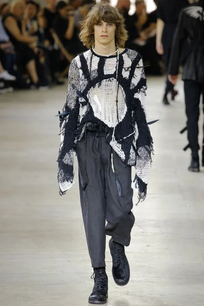 Look 30